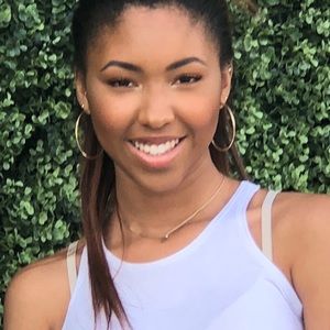 Meet your Posher, Amaya